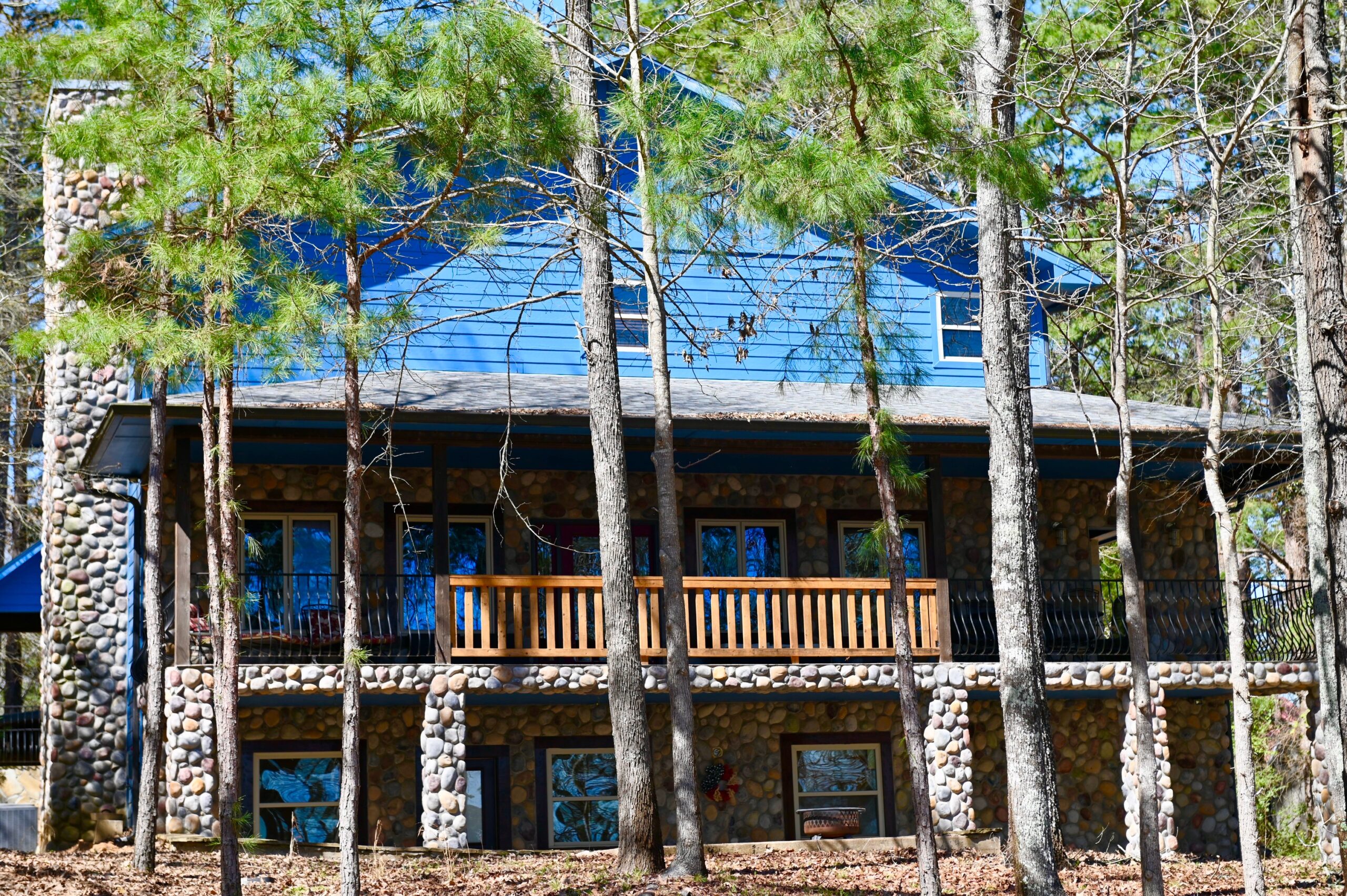 Lake House Sleeps 10 Upscale, Pet Friendly East Texas Pines
